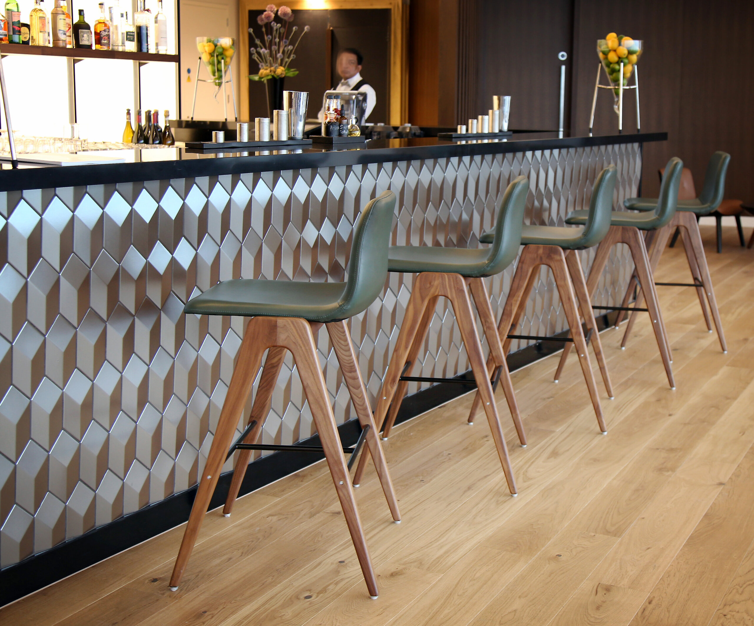 CANARYWHARFE_VIVBSWD_WAL_GREEN_LEA_HR_4.jpg